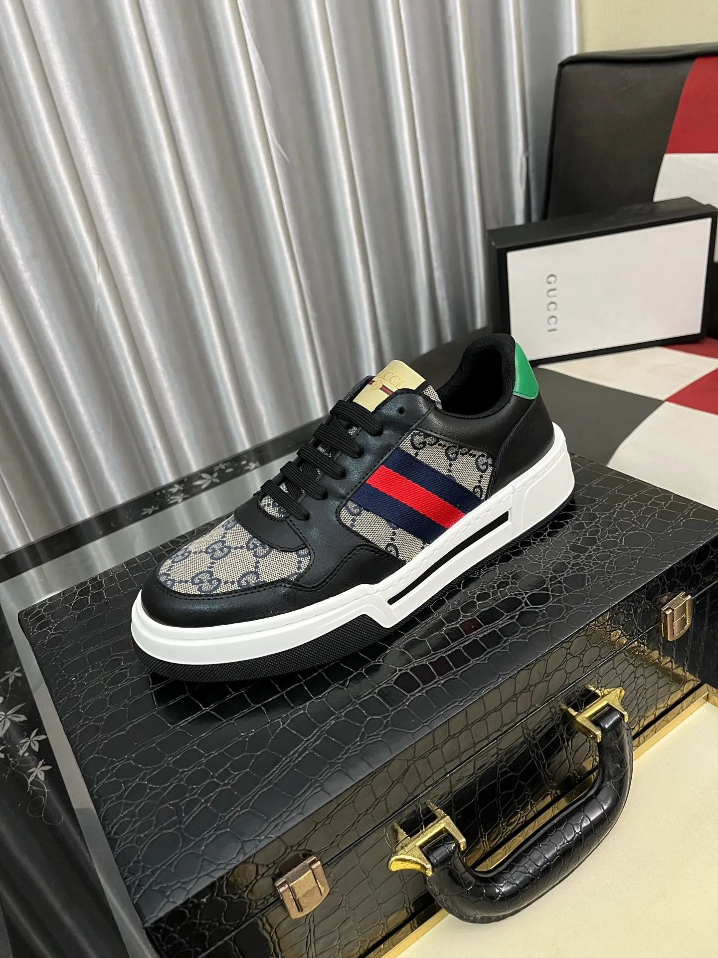 Men's Men's Shoes💰420⌚️⌚️【GUCCI】Gucci men's latest white shoe series casual shoes! The official website is built 1:1. Upper: Made of imported cowhide, with electric embroidery ➕Inner lining: Made of high-quality first-layer pigskin, soft and comfortable. Picky material selection and exquisite workmanship give you the best enjoyment. Size: 38-443️⃣Colors available